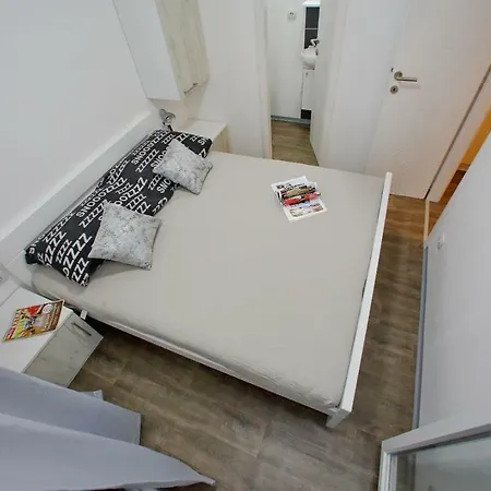 Mobile Homes Olive And Sea Holiday home Bibinje